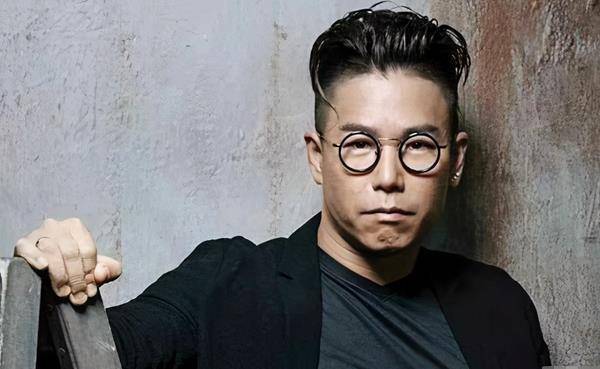 林晓峰分手不到一个月,前妻深夜约会40岁大叔,两人还