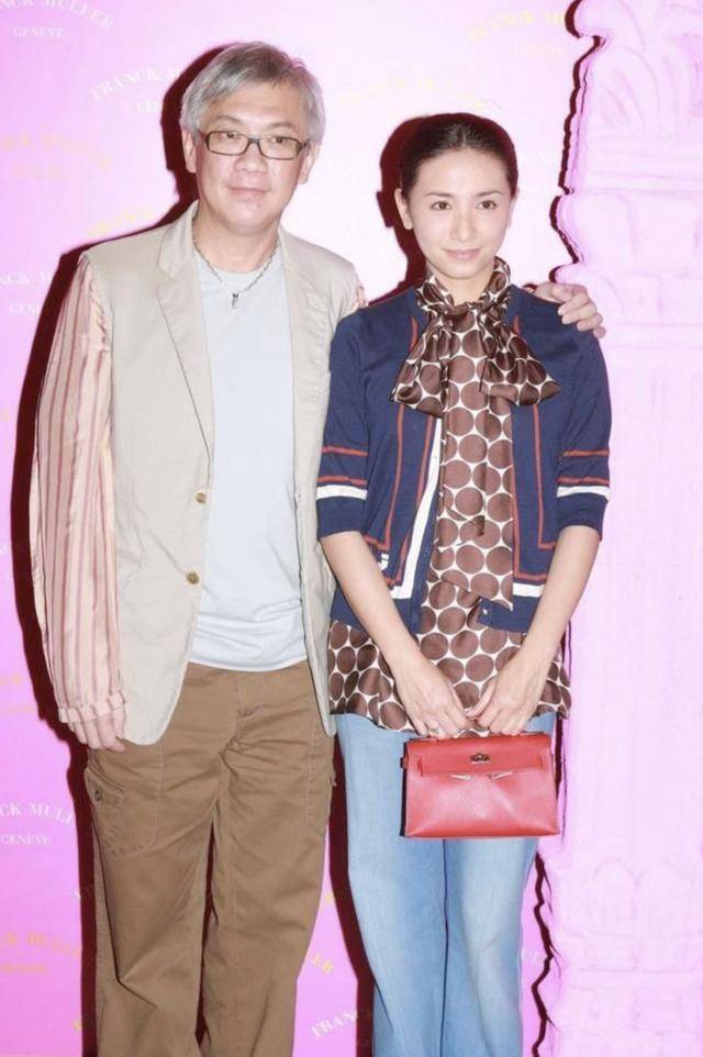 52岁吴婉芳素颜为小女儿庆生罕见三代同堂,与三子女合照宛若姐弟_因为