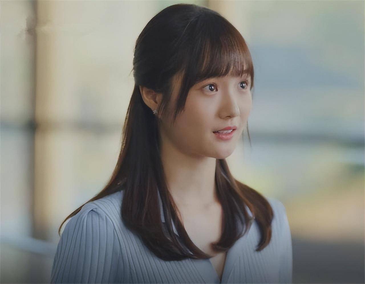 在热播剧《没有工作的一年》中,终于再次见到了李彦漫.