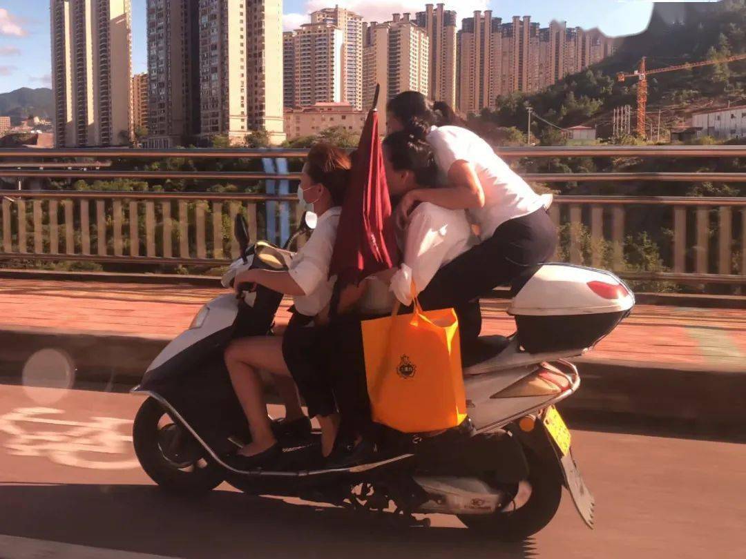 摩托车_驾驶证_巡逻