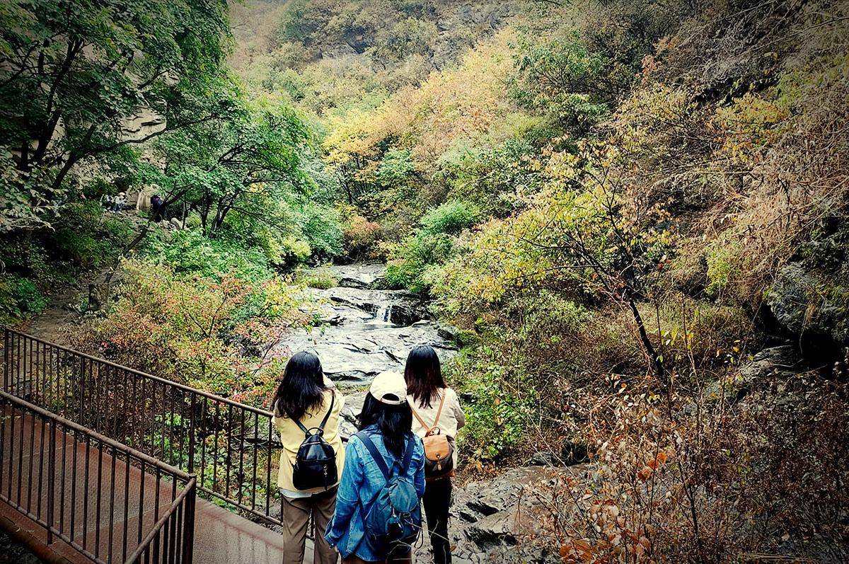 投石问路：北京郊区游玩之双龙峡景区秋季美景手机随拍