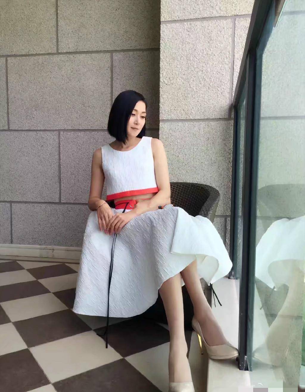 "香港第一腿模",甄子丹的前女友,由模特转型演员,人生太曲折_万绮雯