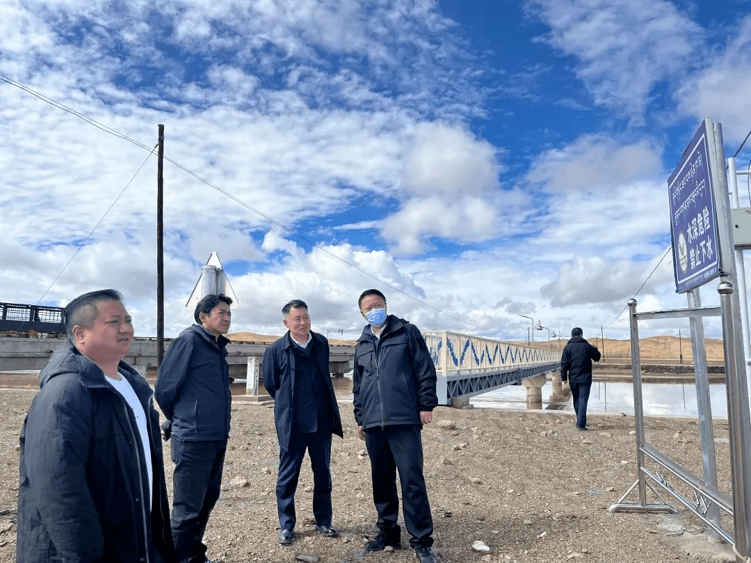 州委副书记肖飞虎,副州长安胜年一行赴玛多县慰问指导工作