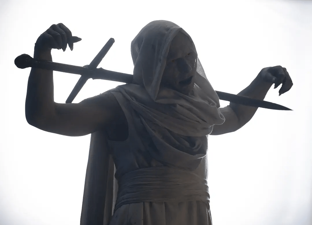 随手拿起一柄黑色的宝剑将神明杀死,他不知道的是,这柄宝剑名为黑死剑