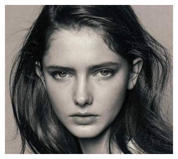 99年出生,身高178的萨凡纳布莱德(savannablade)出生于加拿大,她18岁