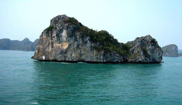 越南藏得最深的绝美景点，只能坐小船进，能不能进还要全靠运气！