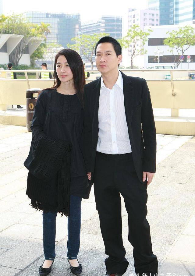 妈妈白裙身材好,女儿大长腿惊艳_时尚_张家辉_张童