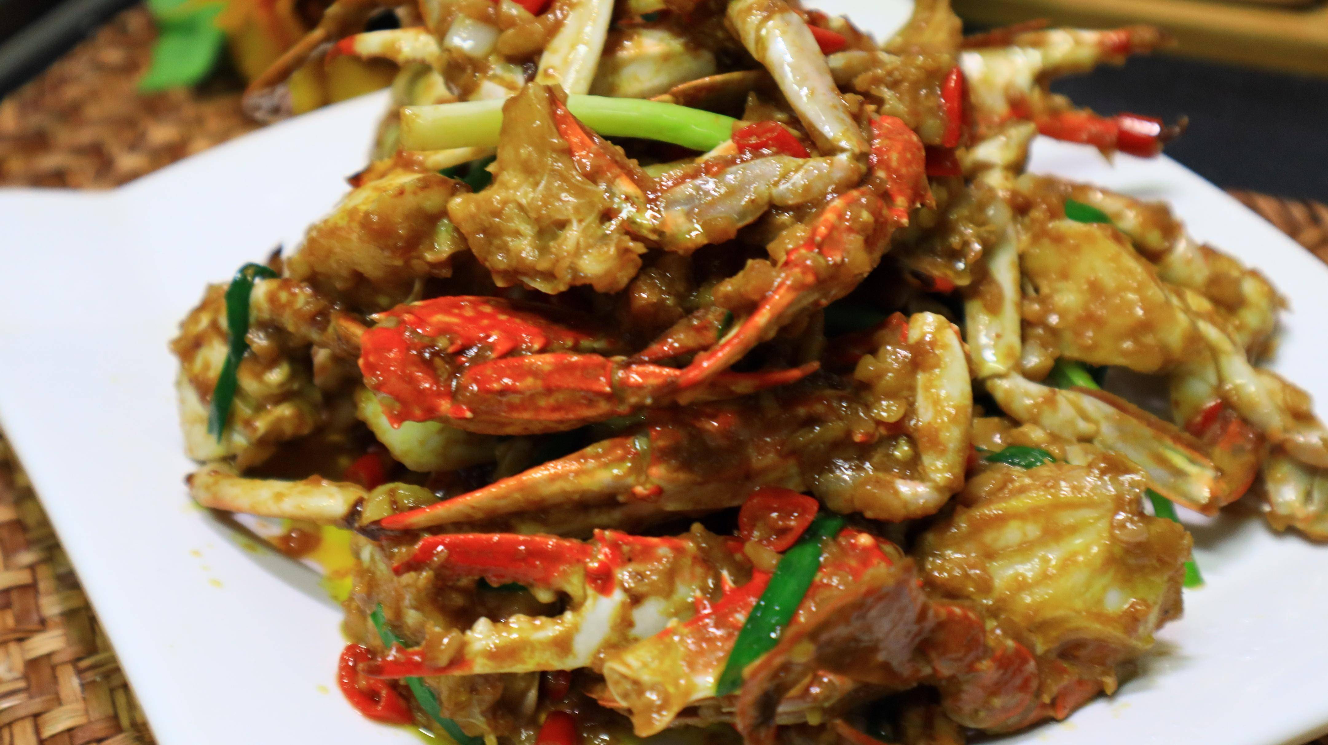 主要食材:梭子蟹,大蒜,小米椒,绿椒【香辣梭子蟹】"秋风起,蟹脚肥"