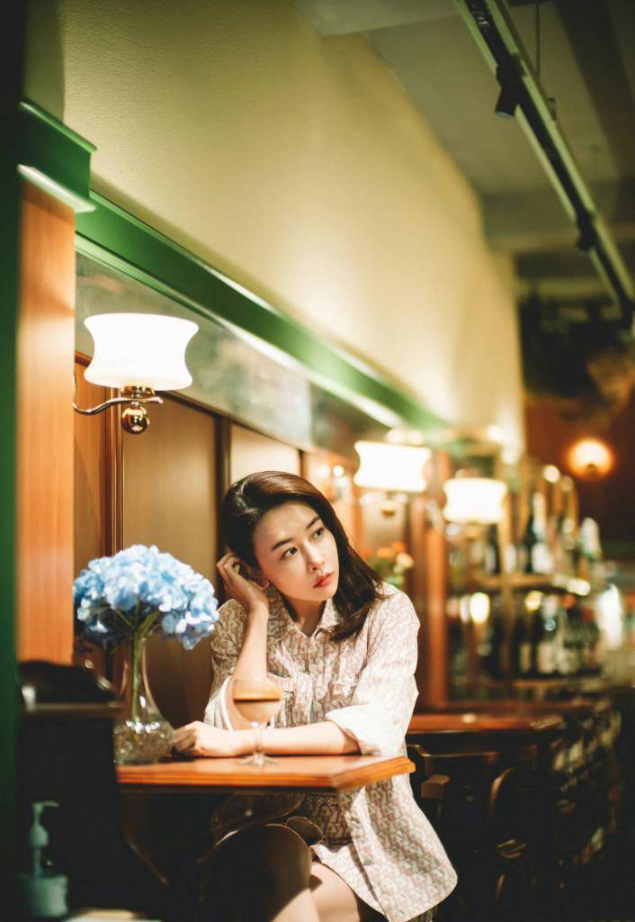 毛俊杰晒节日随拍 餐厅出镜玩转文艺胶片风_写真_风格_餐厅