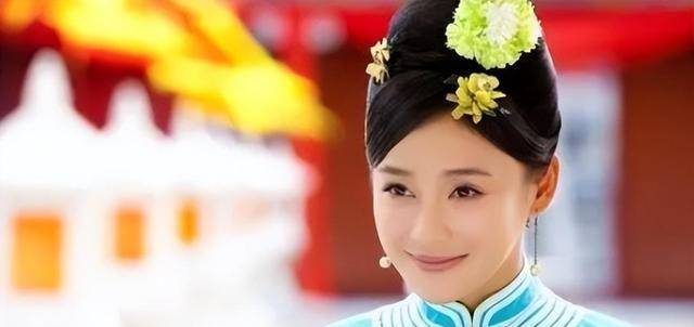 袁姗姗是在出演了热门穿越剧《《宫锁心玉》》的续集《宫锁连城》后