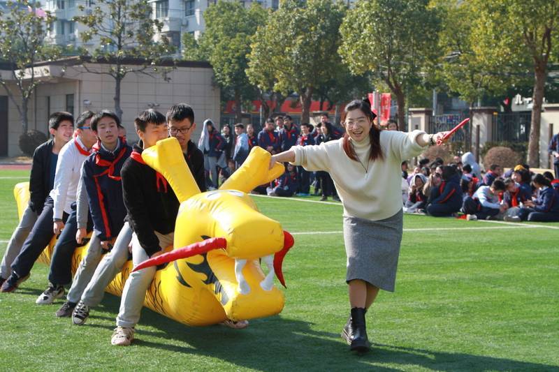 今年第十五届宋庆龄奖学金获奖名单中,彭浦四中九(5)班曹靖宇同学榜上