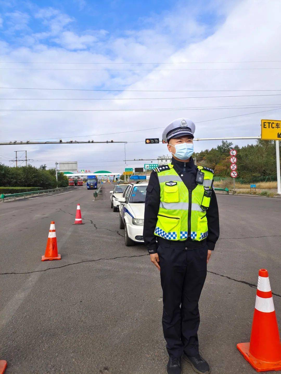【喜迎二十大 国庆我在岗】 | 乌海公安交管部门用"荧光绿"护航"中国