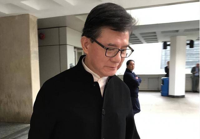 结婚也不邀请父亲的罗俊诚,只因父亲娶了新欢_罗康瑞_朱玲玲_爱情