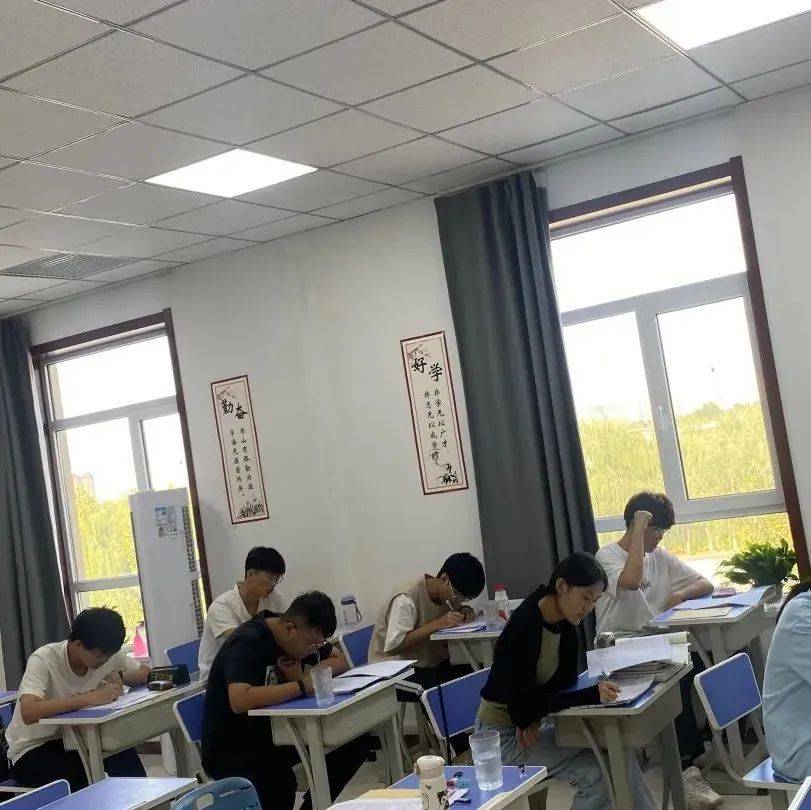 雄东新建学校开学啦!_进行_家长会_班级