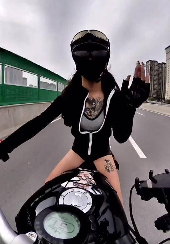 网红女骑手压弯撞车身亡,事故现场让人心疼,给女车手3点警醒_搜狐汽车