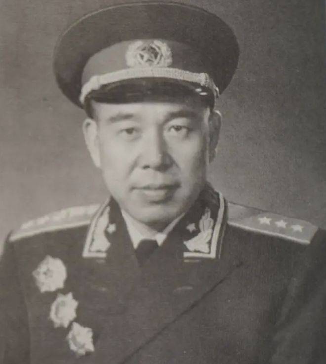 1971年他临危受命,全权接管总参部,深受毛爷爷信任,会是谁呢?_张才千_国民党_黄永胜