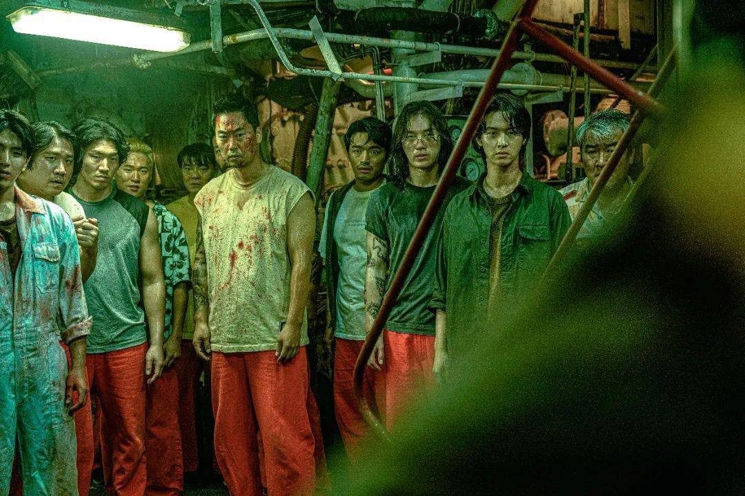 恶霸囚犯 vs 魔鬼生化人的海上大血战——《行动代号:狼狩猎》