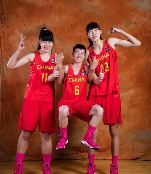 中国女篮12人大名单出炉:"双塔是基石",邵婷是镇队之宝_奥运会_王思雨