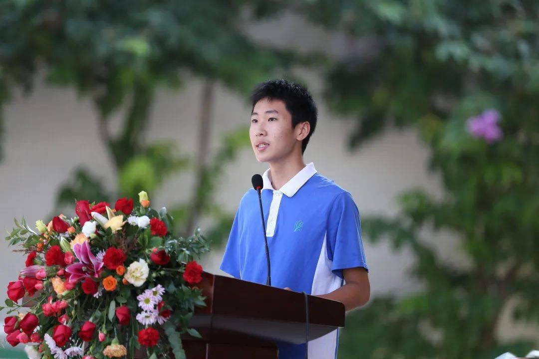 吴思豪同学发言学生代表吴思豪发言.