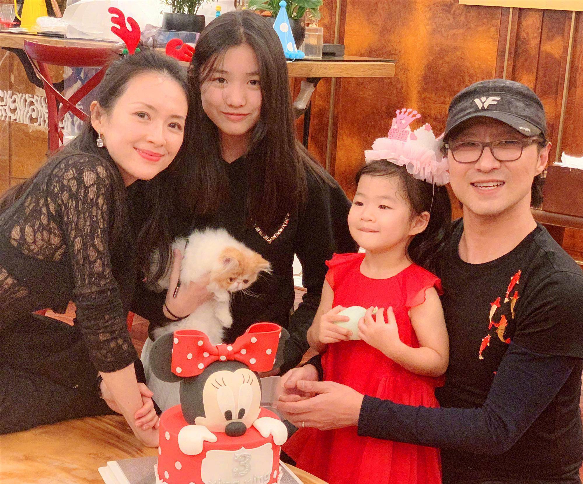 借位张艺谋,与成龙亲密,泼墨门不简单_大哥_电影_国际