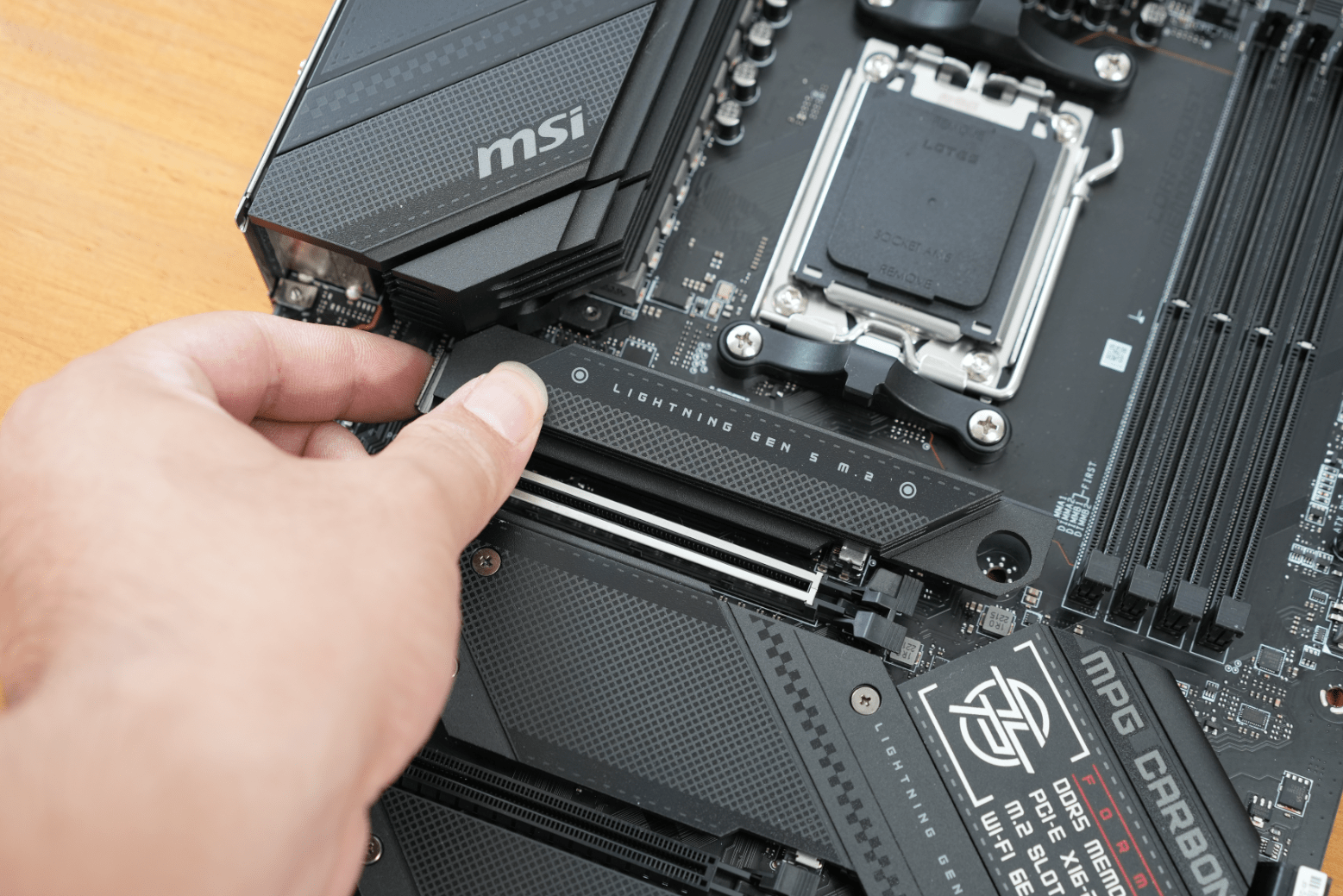 微星mpg b650 carbon wifi开箱_主板_接口_供电