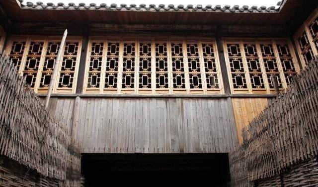 江苏有座千年古镇，有“广陵小扬州”的美誉，如今以美食闻名遐迩