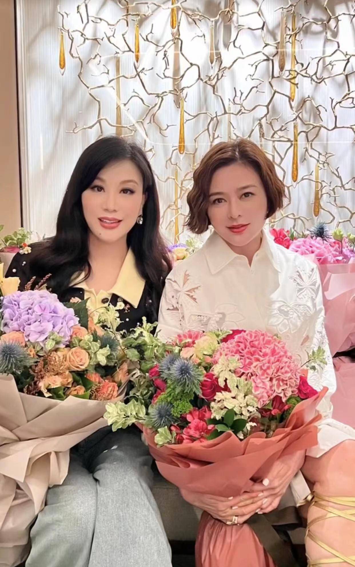 紧搂富婆亲密合影,穿5000元上衣笑容满面似冻龄_老婆_杨小娟_美女