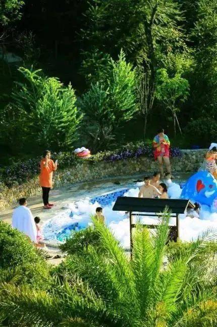 超值纯玩！泡贺州西溪森林温泉啦！山顶无边际泡泉.无限次露天温泉.更有100米无边际泳池！_地热_大山_乡村