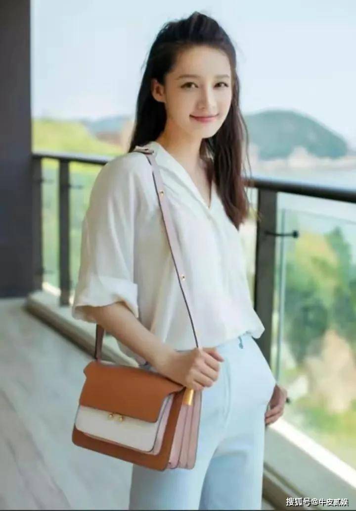 李沁32岁仍未婚,男婚女嫁成了父母的"心病"_李小婉_李少红_杨幂