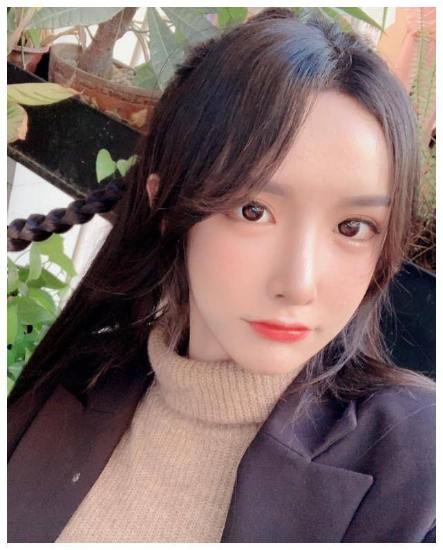 女装大佬和萧敬腾同框,因忘关十级美颜:网红和明星差距一目了然_艾比