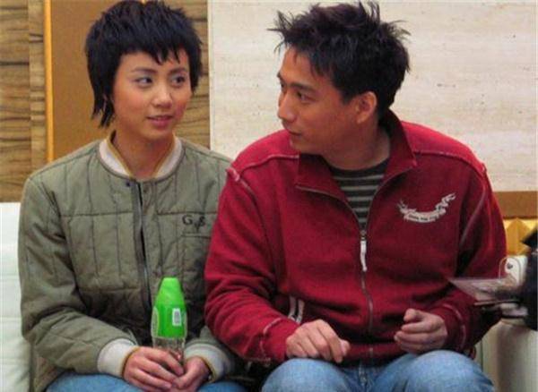 首先第一位上榜的就是人人尊称"黄老师"的黄磊,当年他在大学毕业之后