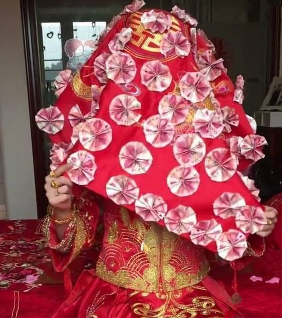 六枚金戒指四只金手镯钞票做盖头网友:娶不起系列_不知道_手臂_风光