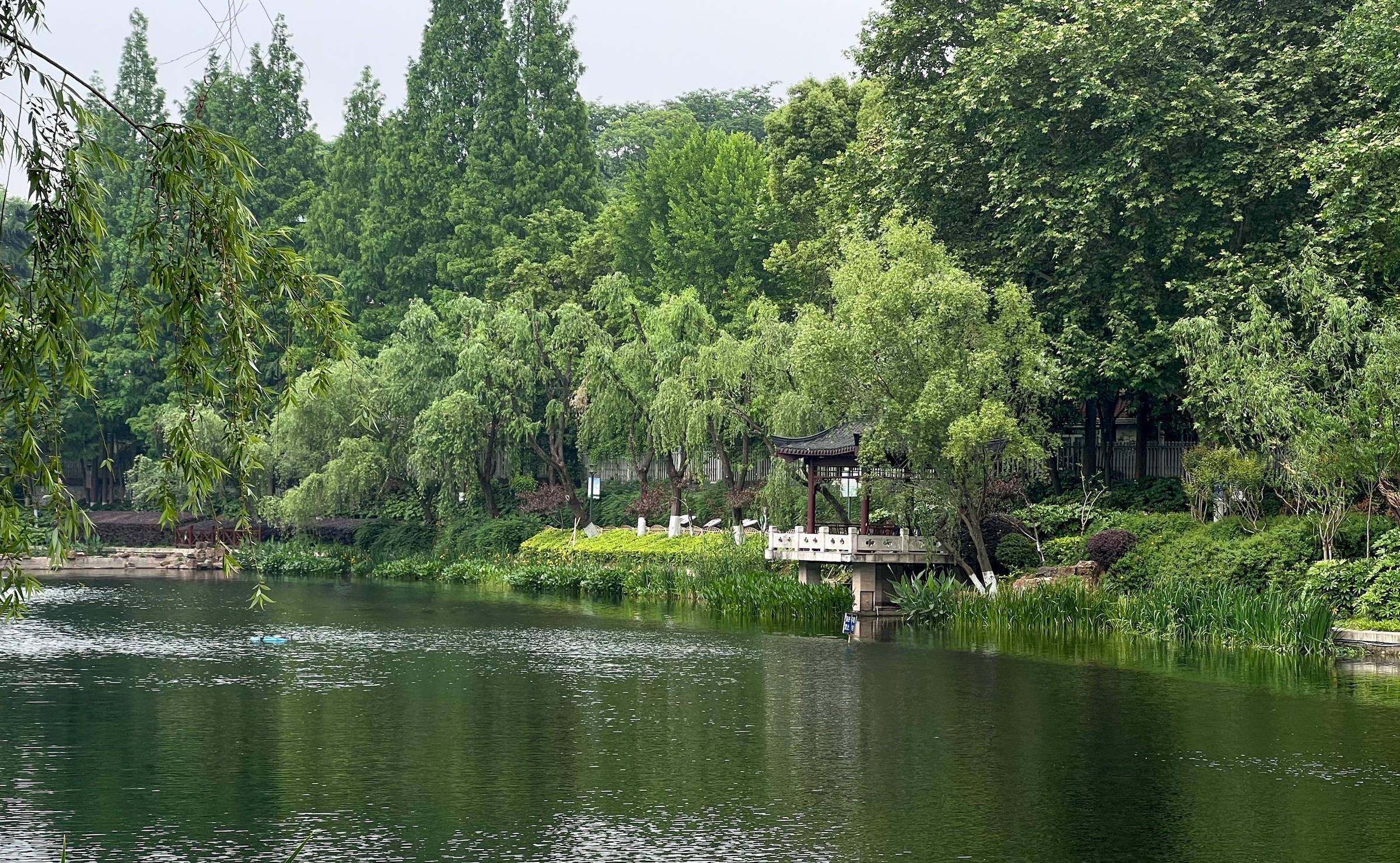 南京小西湖乌龙潭公园,被誉为"西城之冠",亭台楼阁风景如画_景点_周边