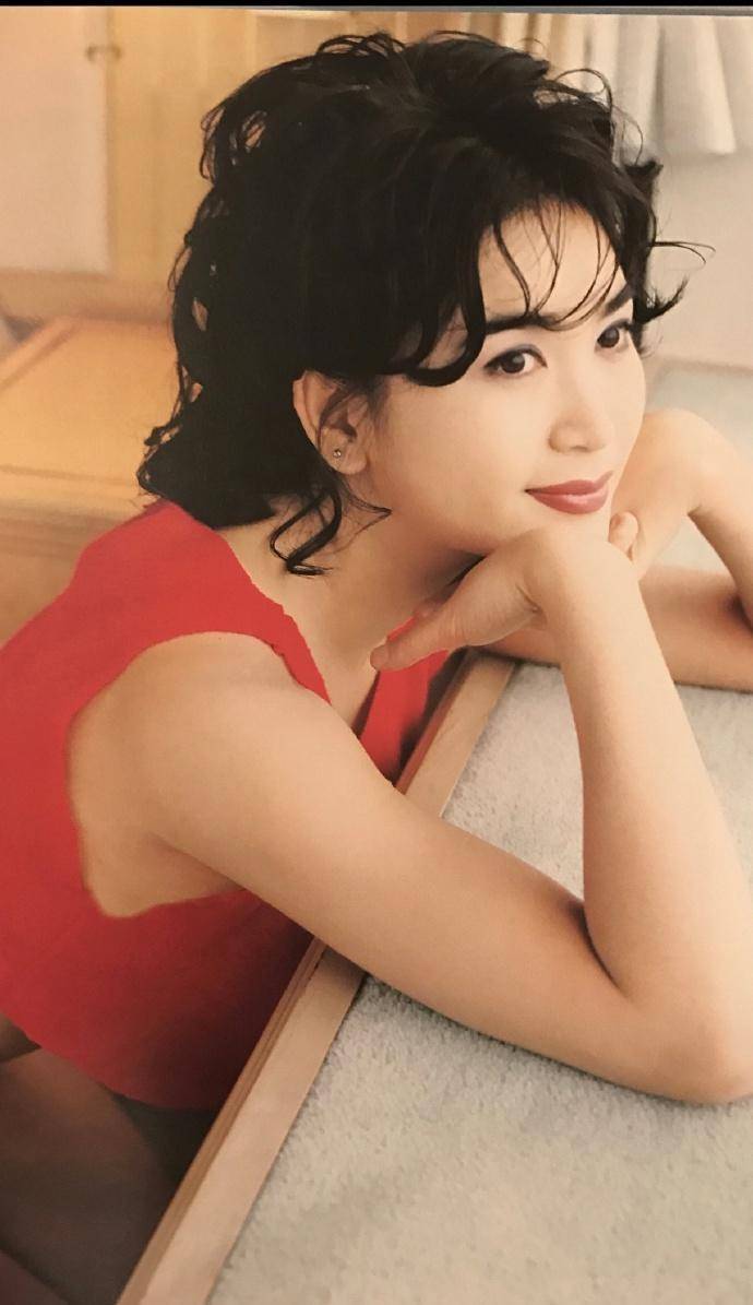 温碧霞能不能换个发型啊?