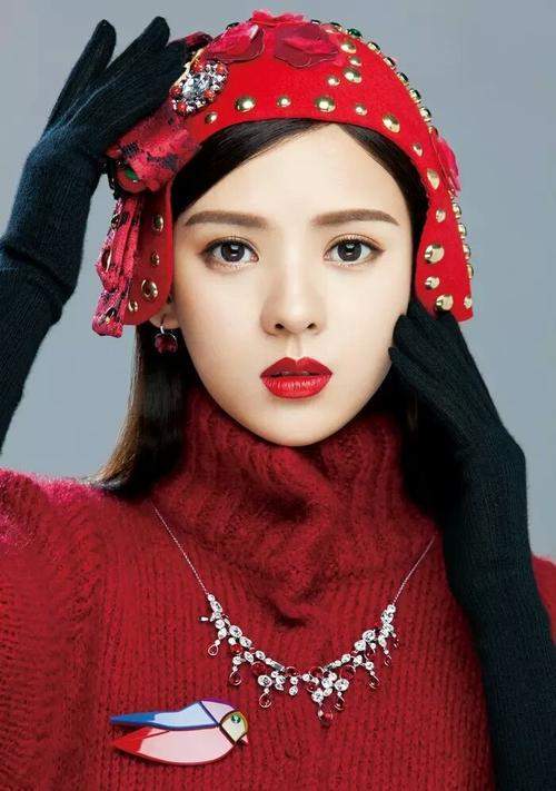 从素颜,古装,民国装和现代装来看,张芷溪比张予曦更漂亮?