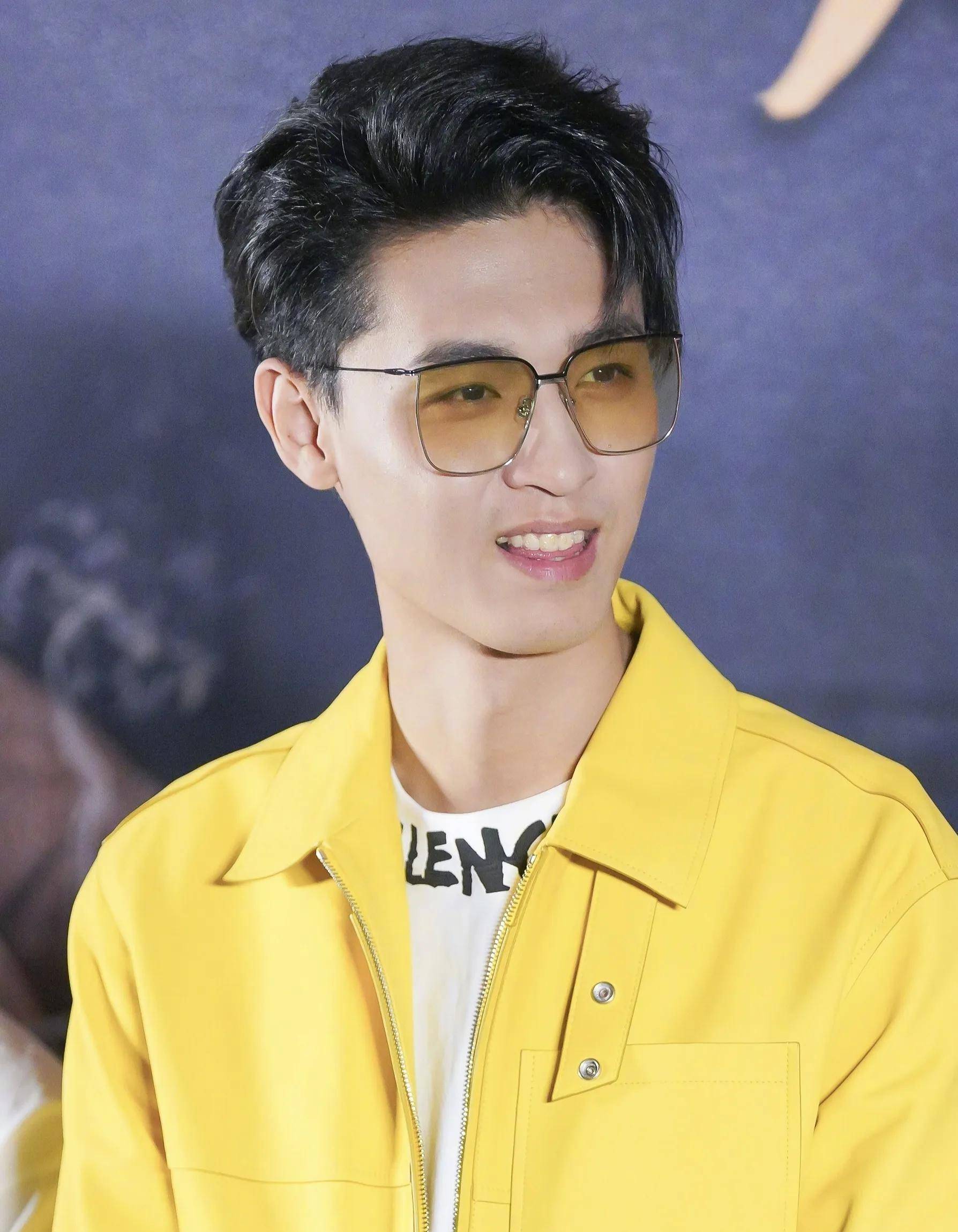 秦霄贤《扬名立万》观影礼,搭档何九华现场揭短,情商真高_老秦_电影