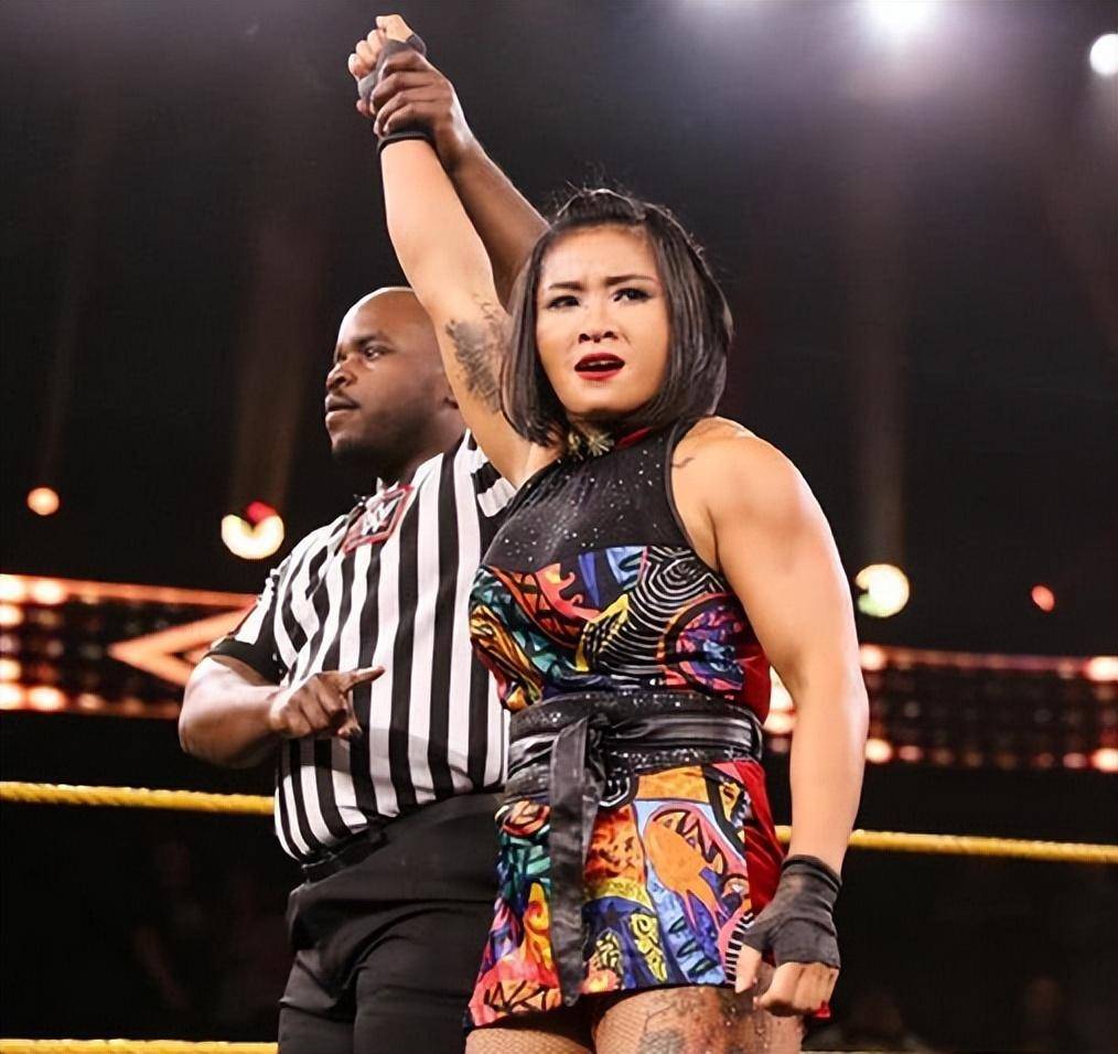 wwe首位中国摔跤手李霞:身材比例出众,曾一袭旗袍亮相圈粉无数!
