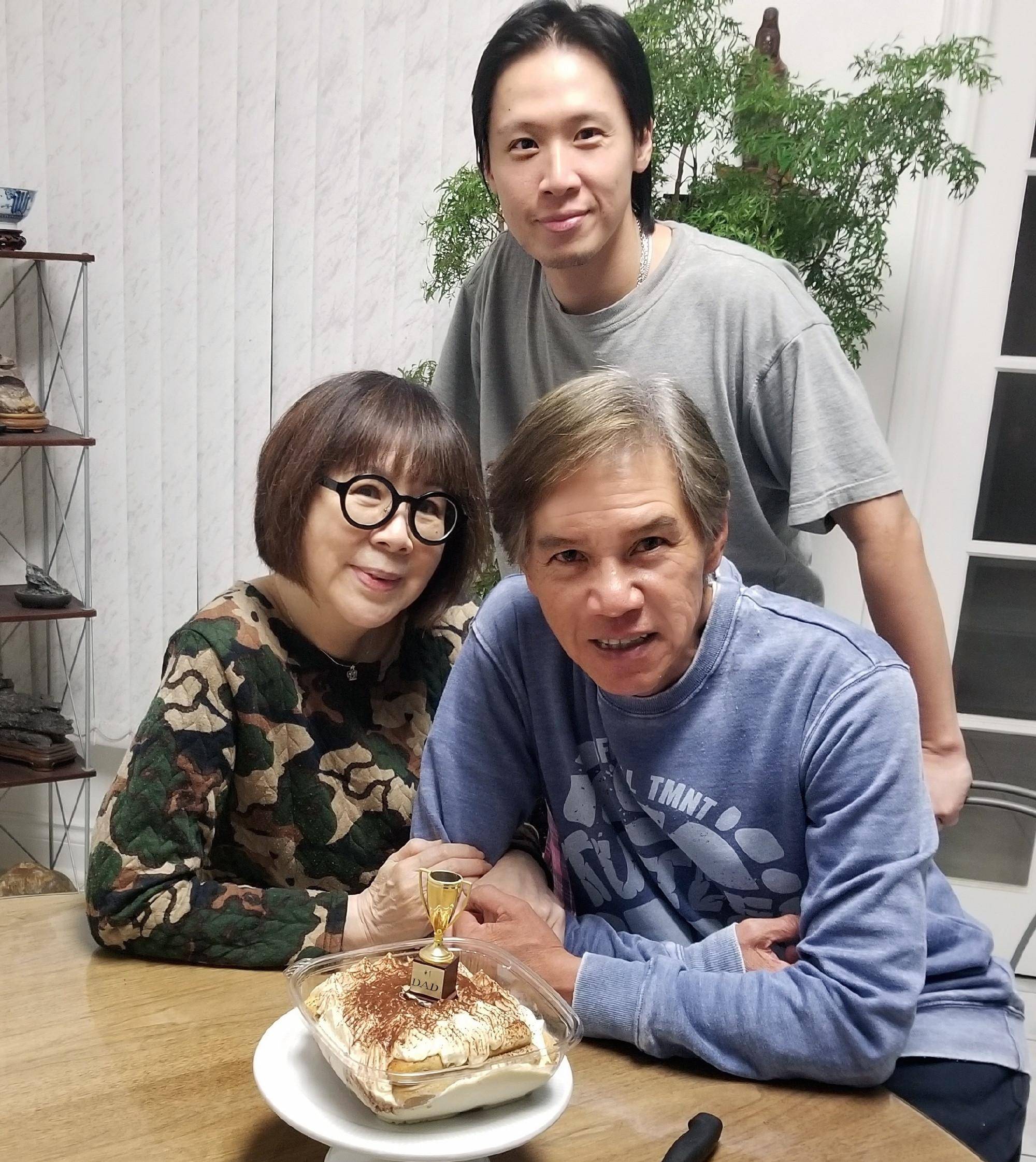 刘宝珍和儿子很早就搬到国外生活,儿子大学毕业后直接在当地开公司当