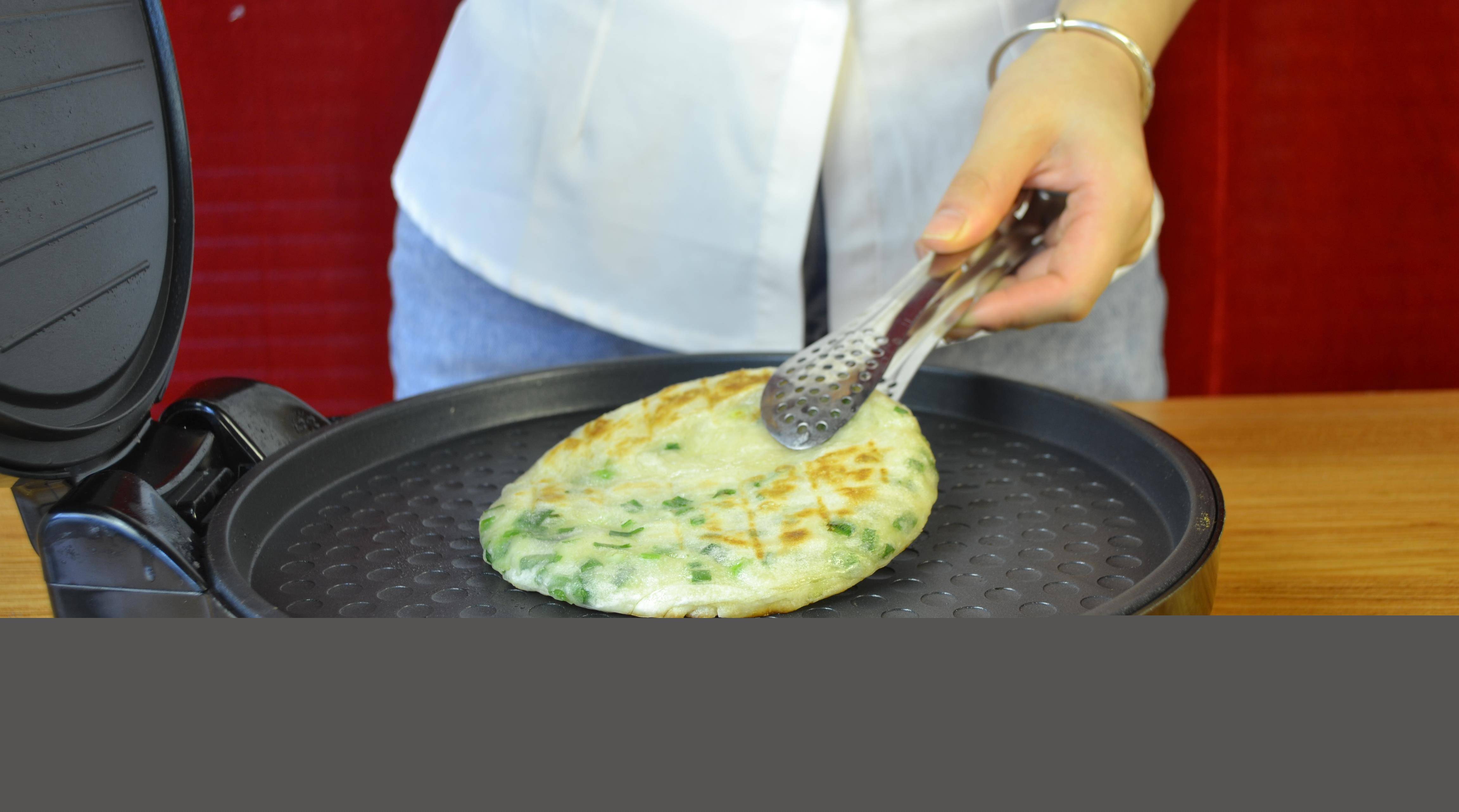 自制葱油饼:酥香美味,轻松掌握_长条_面团_平底锅