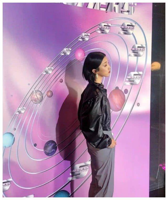 有种身材叫yamy穿工装裤,脚踝纤细度,我还是头一次见_姐姐_裤子_感觉