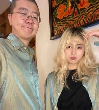 传李诞老婆黑尾酱家中挂东亚病夫,曾因酒吧事件引热议_网友_邱晨_公众