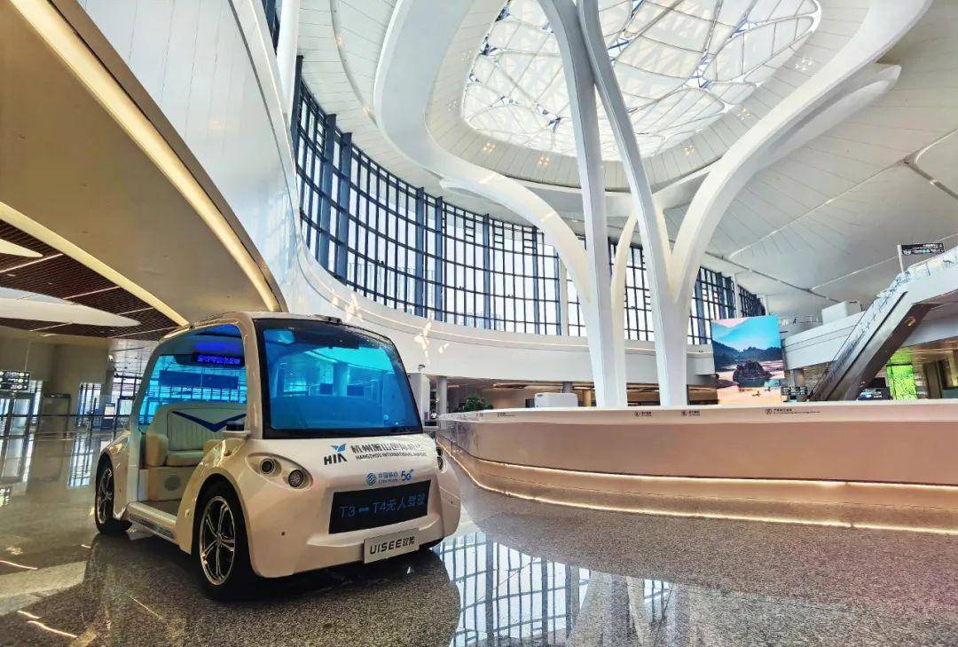 机场黑科技,驭势科技无人驾驶摆渡车驶入杭州萧山机场航站楼_被萧山