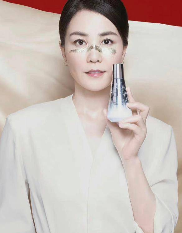 王菲私下照片曝光,脸部状态不如从前,毕竟她已经53岁_女儿_李嫣