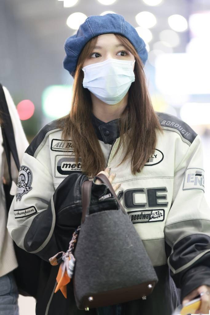 程潇贝雷帽搭配棒球外套造型元气摩登_双流机场_成都_质感