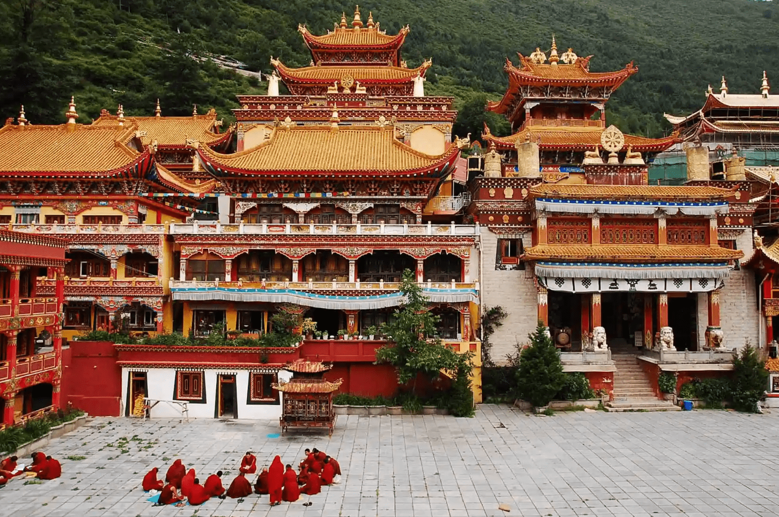 康定的南无寺就位于跑马山上,据说建于宋朝,是一个藏传佛教的庙宇