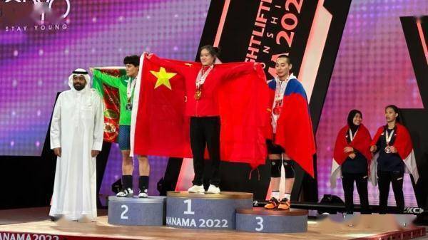巴林举重亚锦赛：杨秋霞包揽女子71公斤级三枚金牌