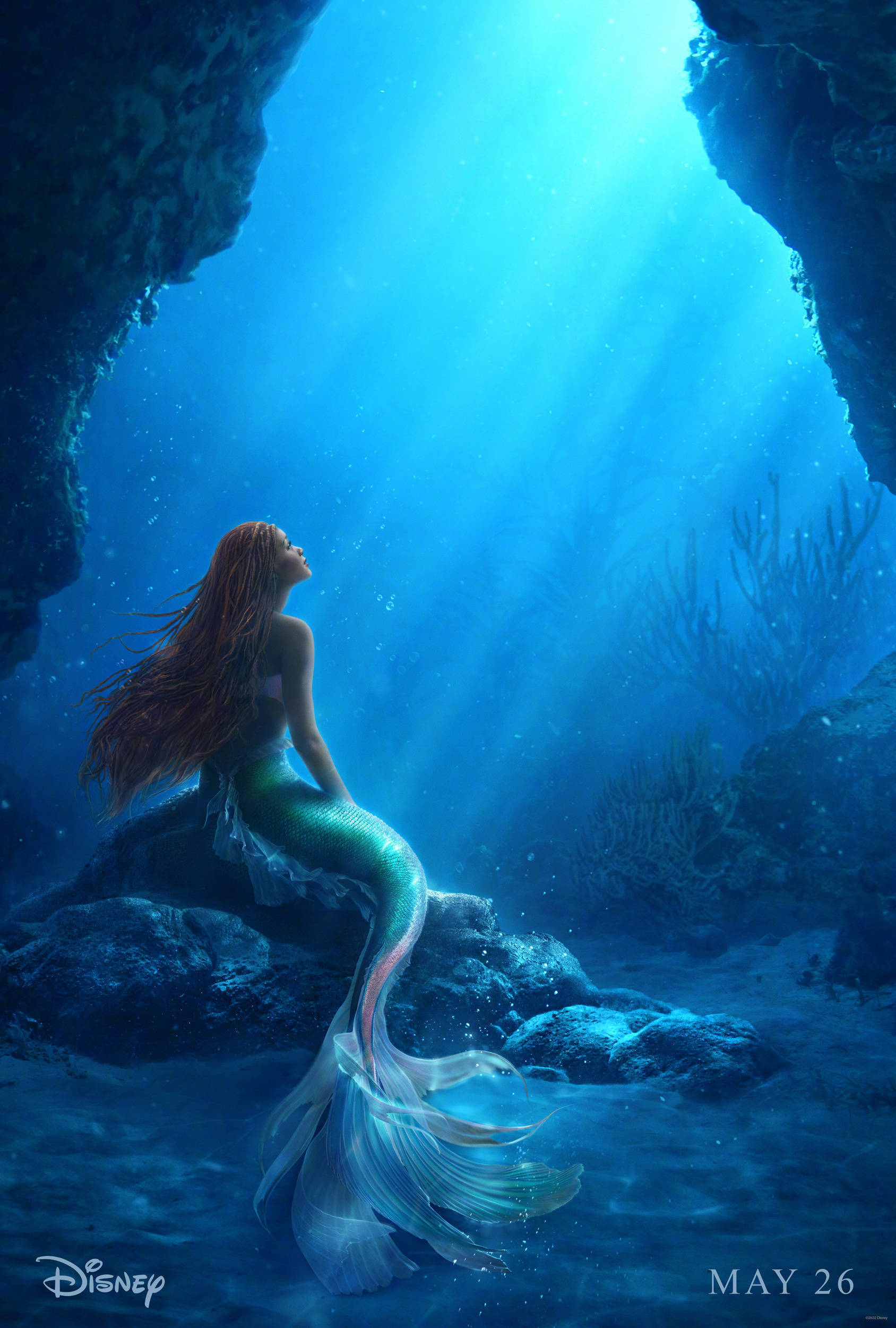 迪士尼真人版《小美人鱼》发布首款海报 爱丽儿仰望海面画风梦幻