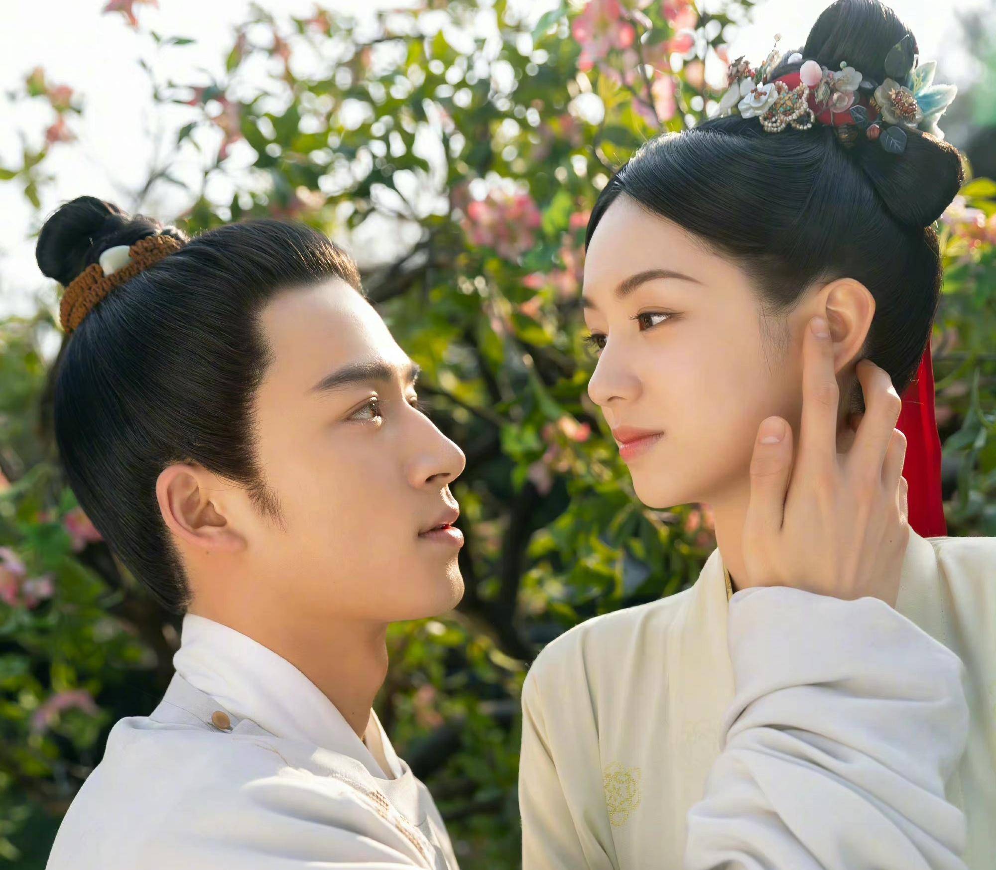 于正2部古装言情剧来袭,力捧两位美女小花,你更加看好哪一位_张楠