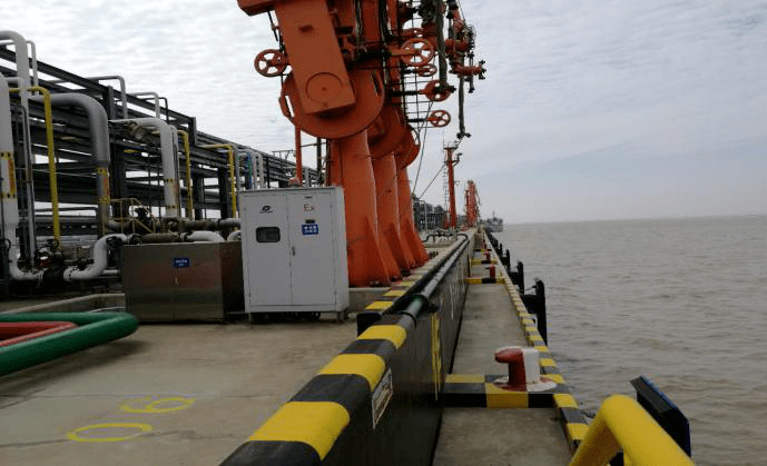 离泊解缆时没有观察缆绳入水情况