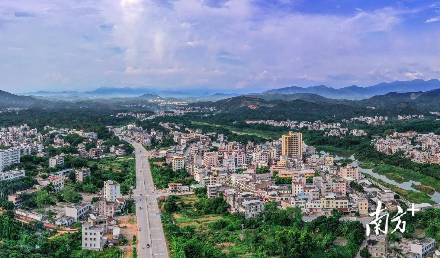 奋进十年·高州答卷|曹江镇:激发"镇"能量 振兴谱新篇_发展_乡村_产业